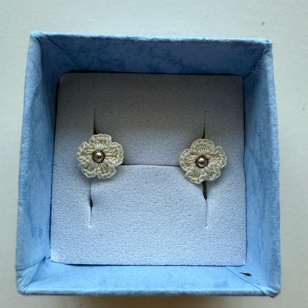 Sterling silver Crochet Daisy flower Stud Earrings